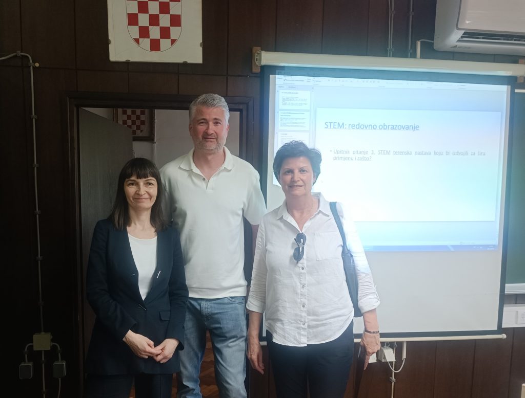 Prof. Ratko Božić (CTI Tesla), Jadranka Krišković (ZTK
Rijeka) i edukatorica mr. sc. Barbra Kristofich Ambruš